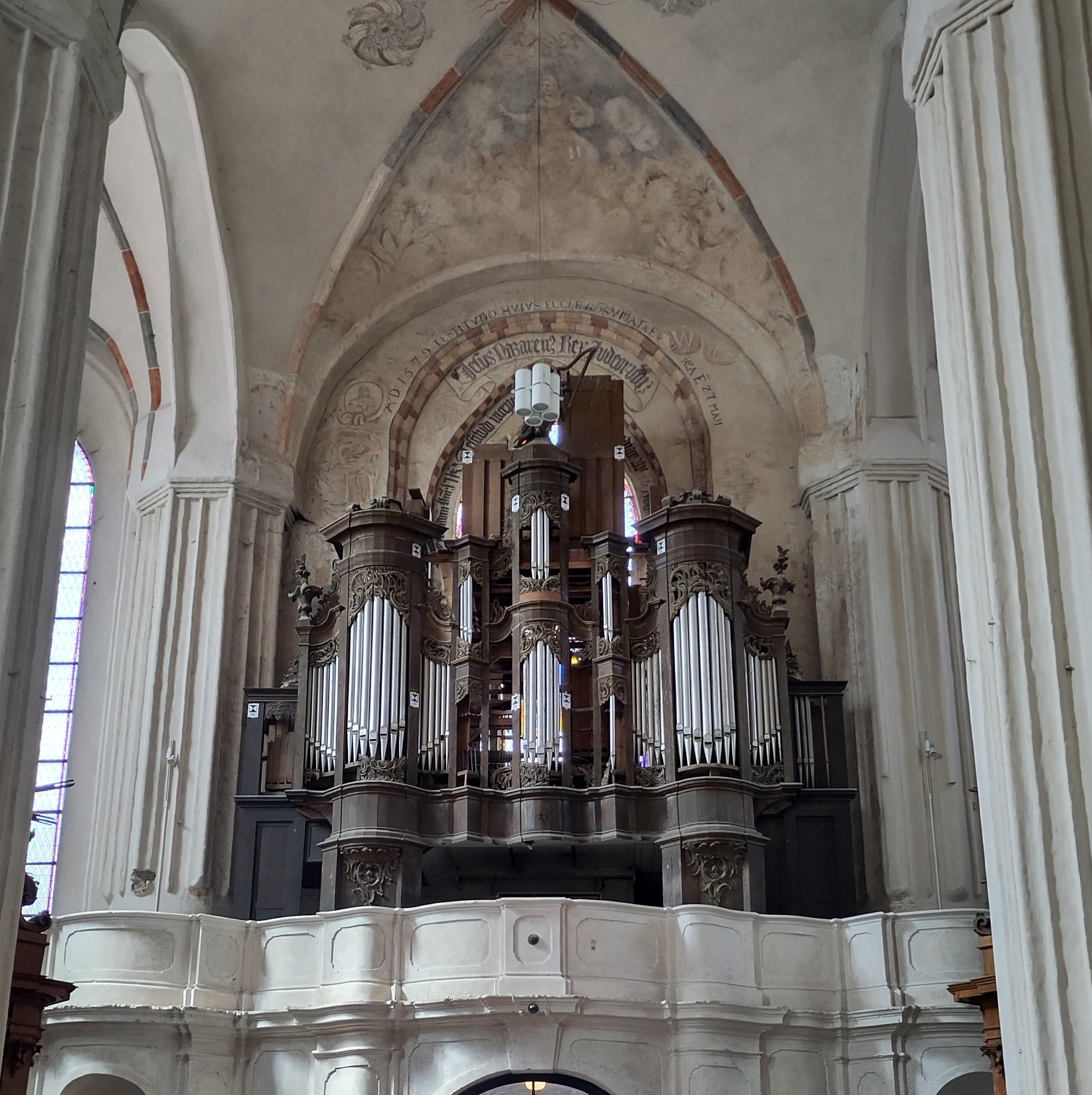 A relatively large pipe organ, but one with several gaps.