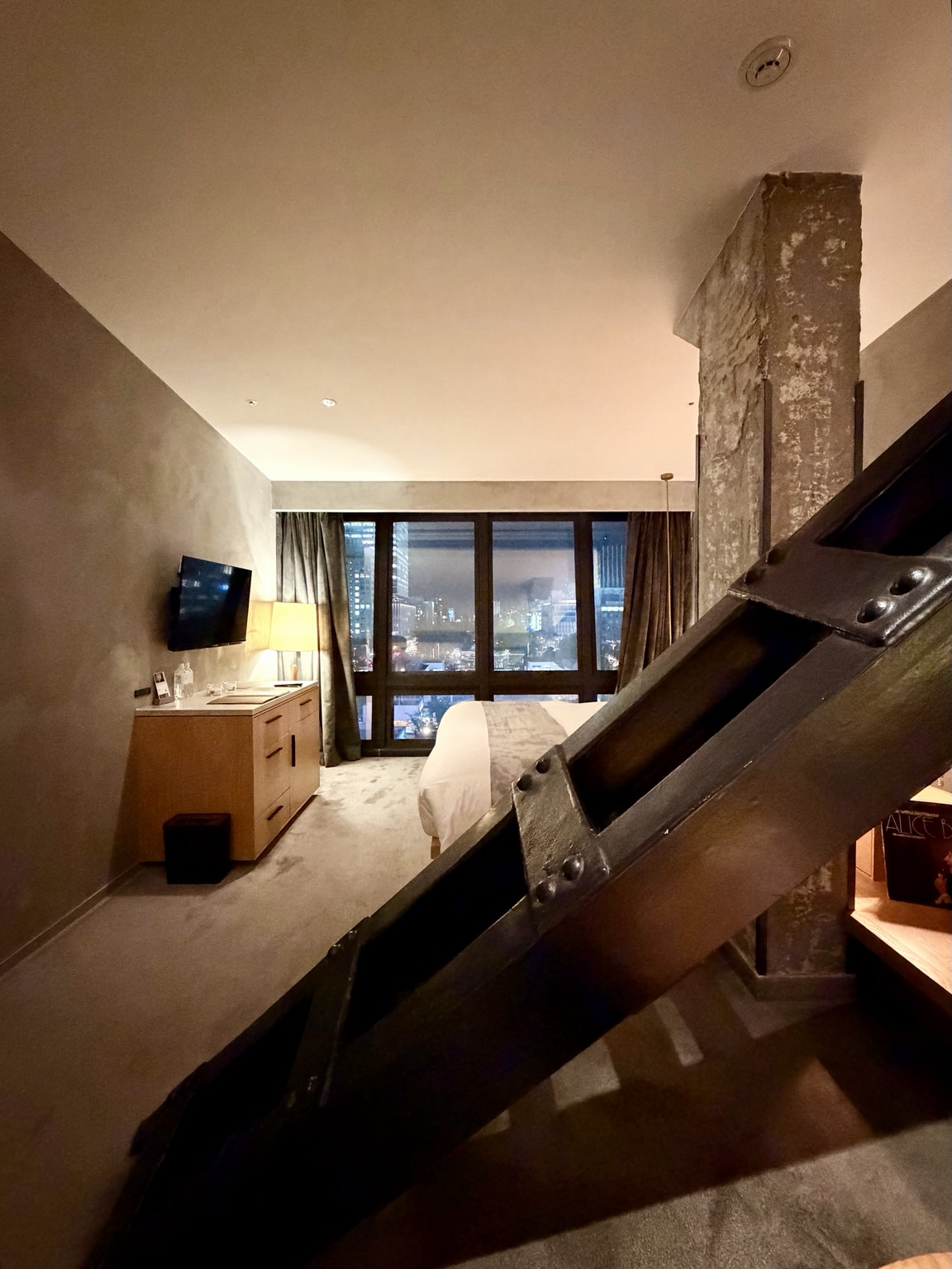 A room in the Nagoya Tower Hotel featuring a giant steel structural girder.